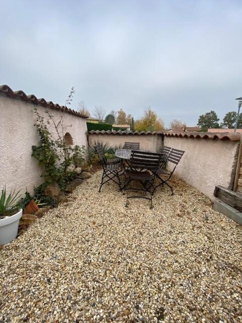 Studio De Jardin "Le Temps D Une Pause" Jusqu'A 4 Personnes En Face Du Beaujolais - Climatisation Et Borne Recharge Vehicule Electrique Montmerle-sur-Saone ภายนอก รูปภาพ